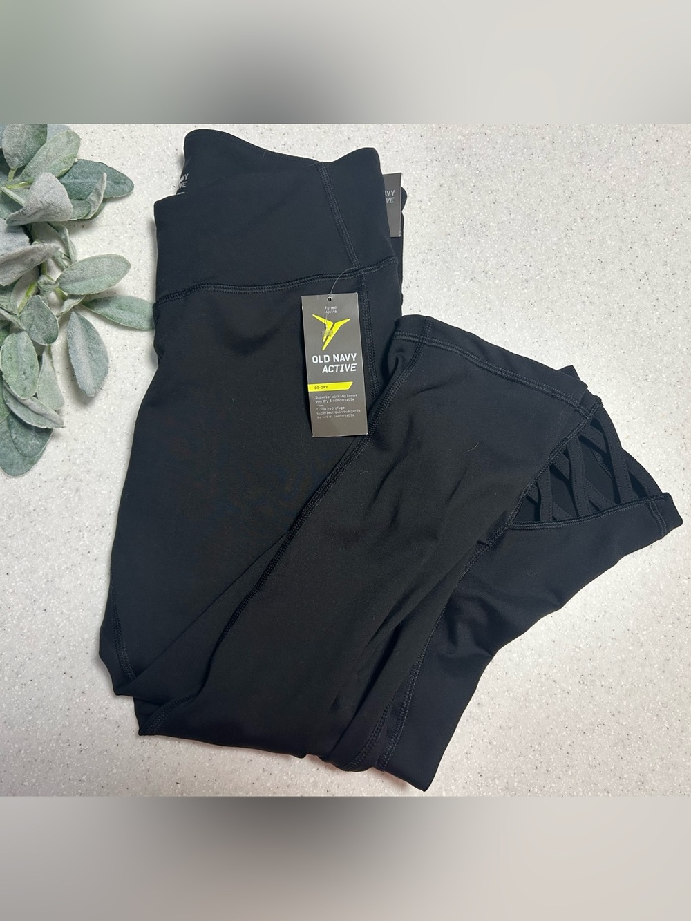 ✨NWT Old Navy Active Black Mid-Rise Fitted Crop Leggings | Size Medium